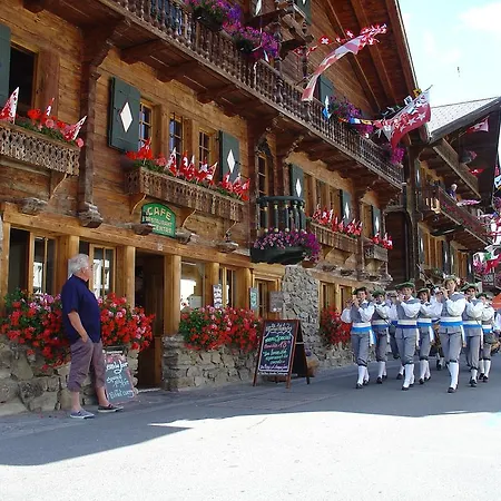 Les Croix