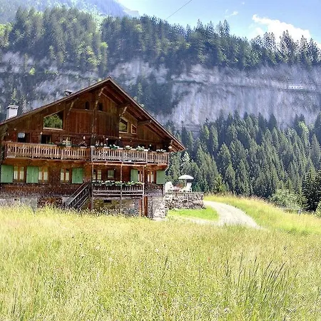 Les Croix